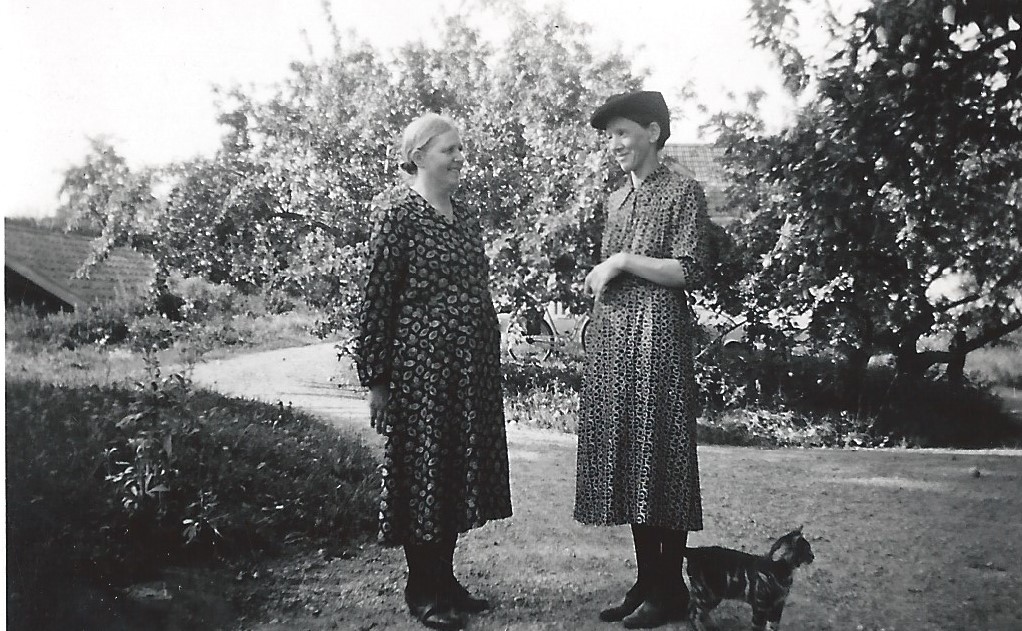 Gunhild och Agda ca 1937