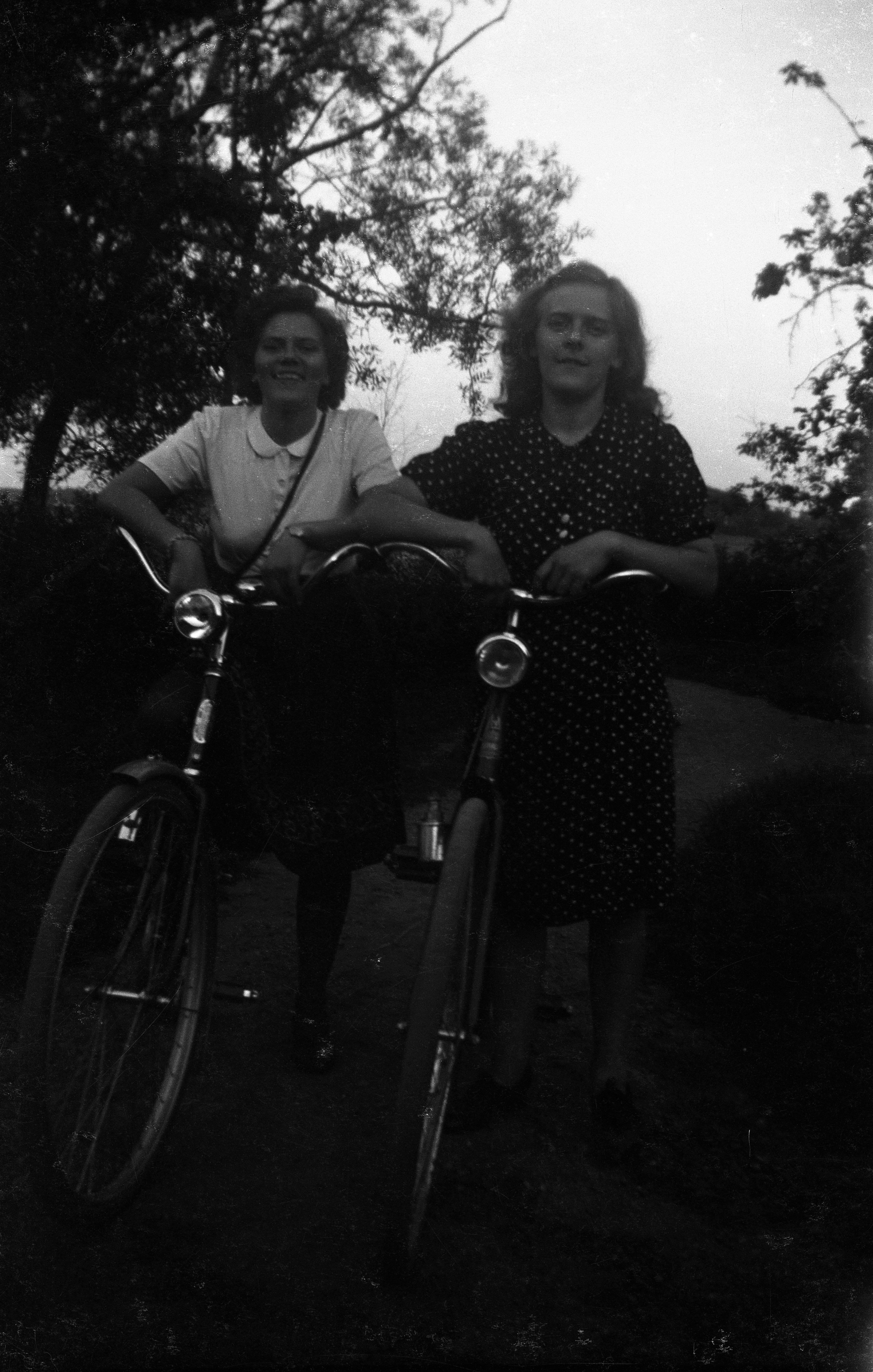 Valbor och Dalia med nya cyklar